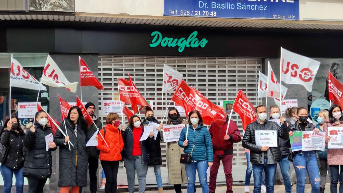 Concentración en Ciudad Real contra los despidos en Douglas