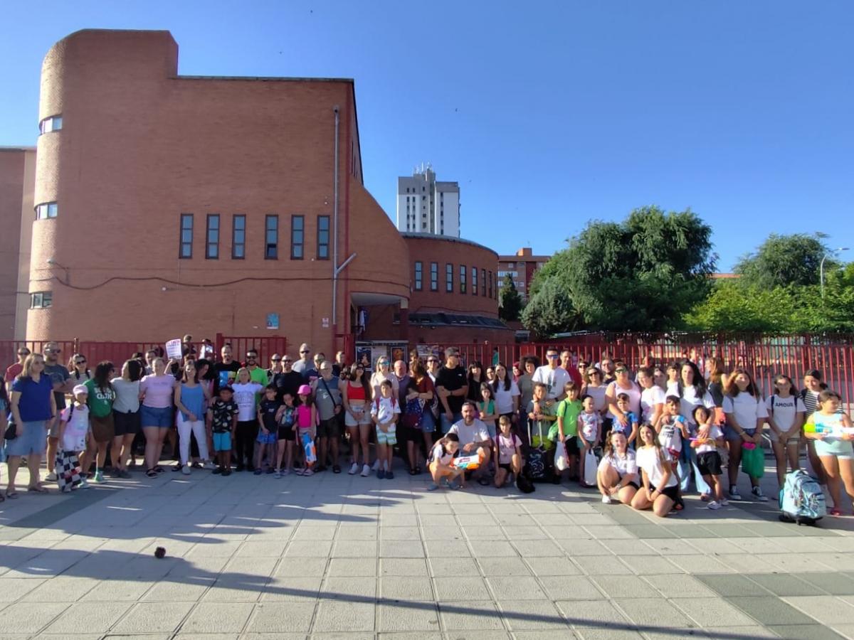 Concentración por la climatización de los centros educativos de Toledo