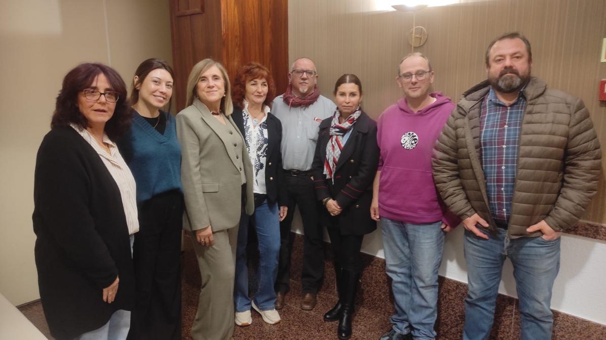 Lourdes Ruiz ( a la izquierda), elegida coordinadora regional del sector de Administracin Local de FSC CCOO