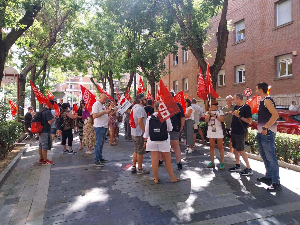 La plantilla de la URR de Alcohete se concentra por quinto da para exigir la cobertura de bajas
