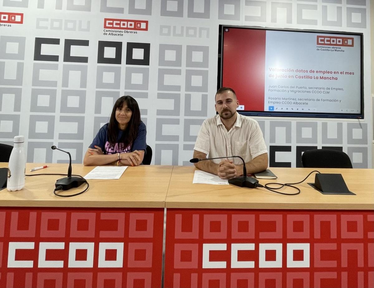 Juan Carlos del Puerto y Rosario Martnez en la rueda de prensa ofrecida en Albacete
