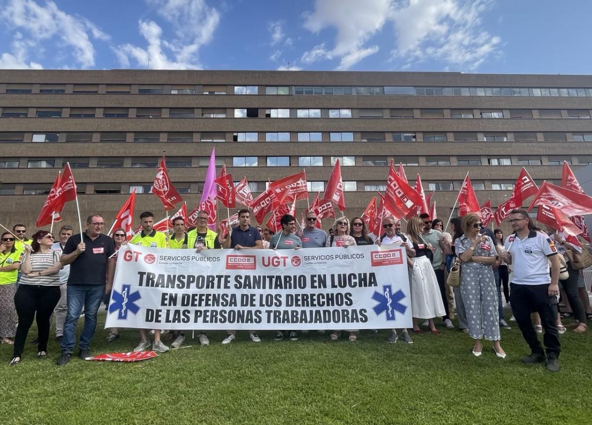Concentracin ante el hospital de Albacete