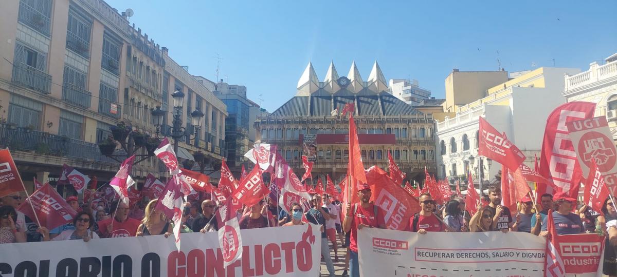 #SalarioOConflicto. Concentraciones en Castilla-La Mancha frente a las sedes de las patronales