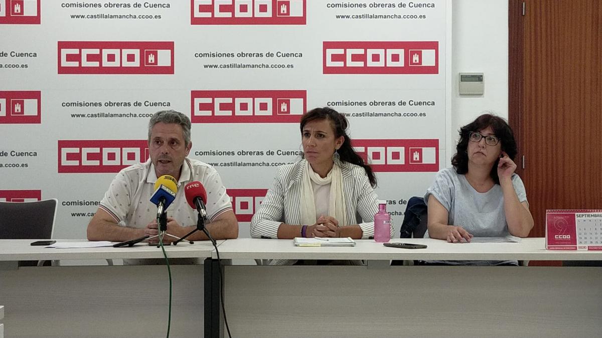 Foto de la rueda de prensa sobre situación de las trabajadoras de ayuda a domicilio de Cuenca
