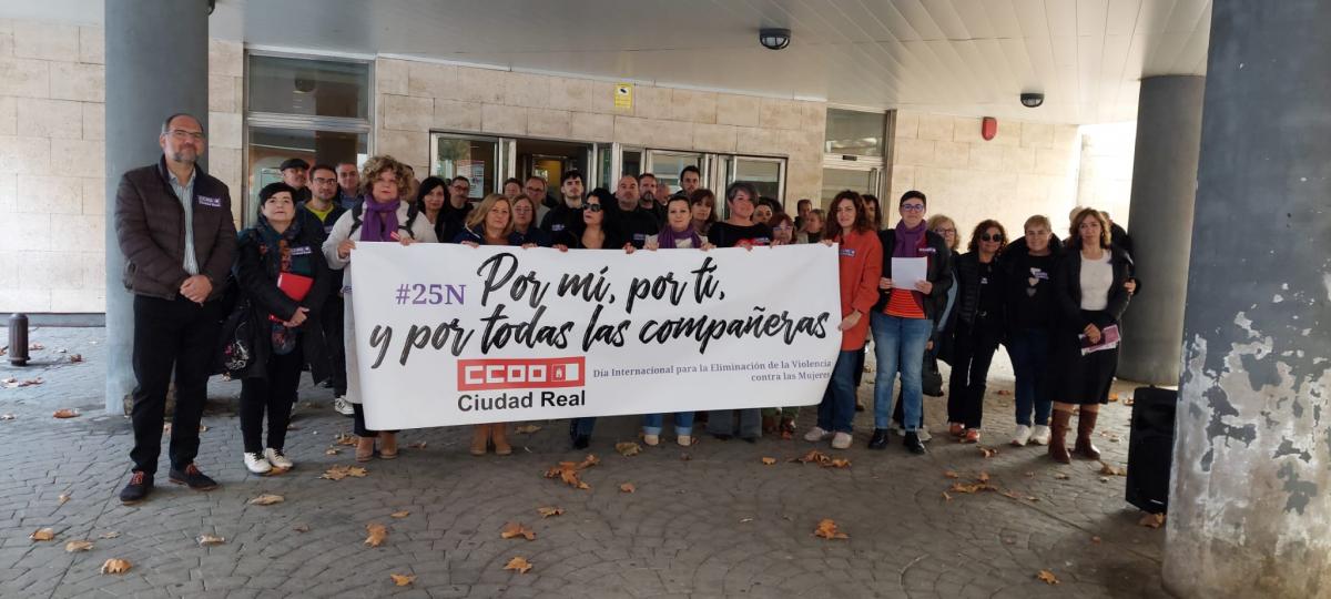 Concentracin de CCOO Ciudad Real por el 25N