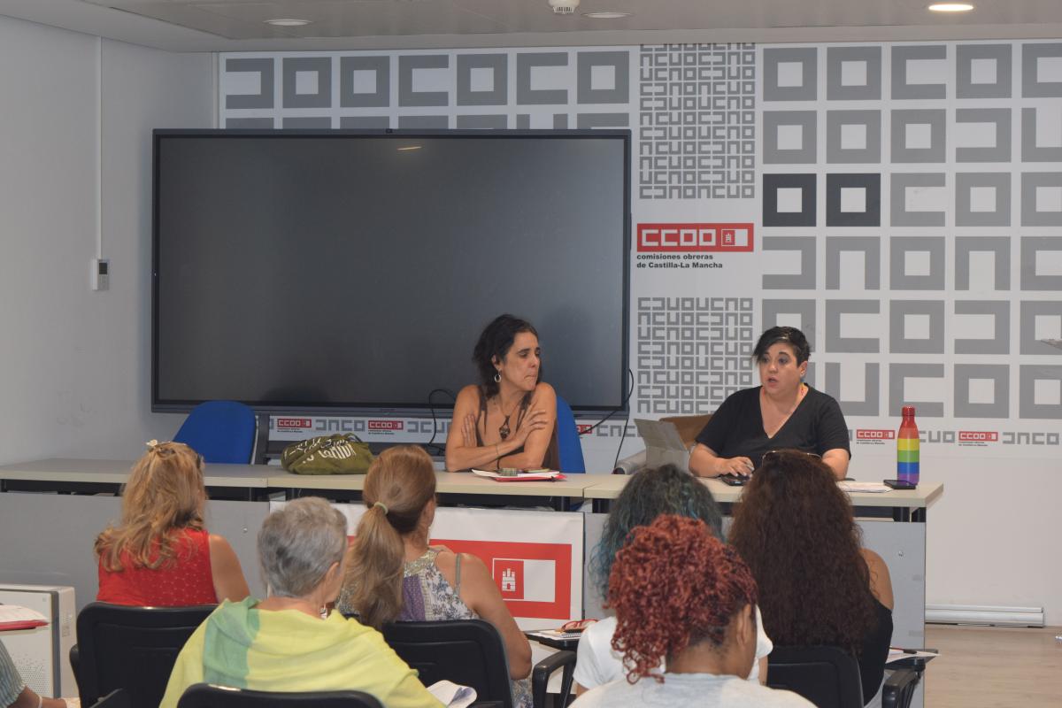 Taller sobre derechos laborales con empleadas de hogar en Guadalajara