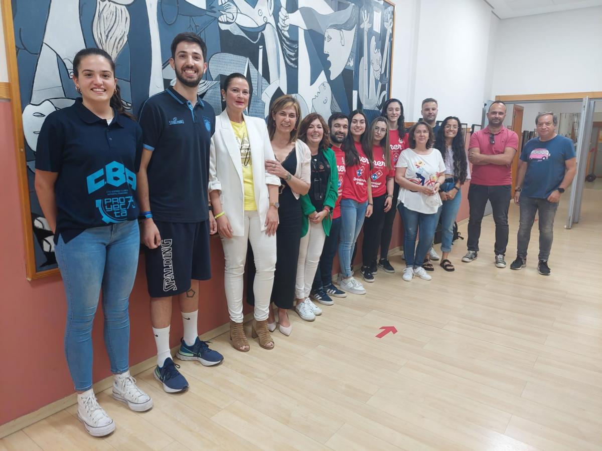 CCOO dona a 4 clubes deportivos femeninos de fútbol sala, voleibol, baloncesto y rugby de Albacete la recaudación de la IV Carrera por la Igualdad