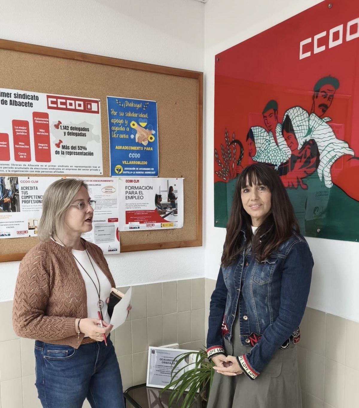 La secretaria de Empleo de CCOO AB junto a la responsable en la comarca de Villarrobledo