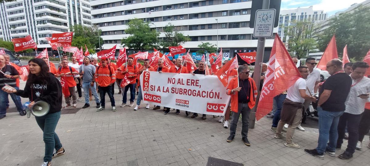 Movilizacin de Eserman en las oficinas centrales de Repsol en Puertollano