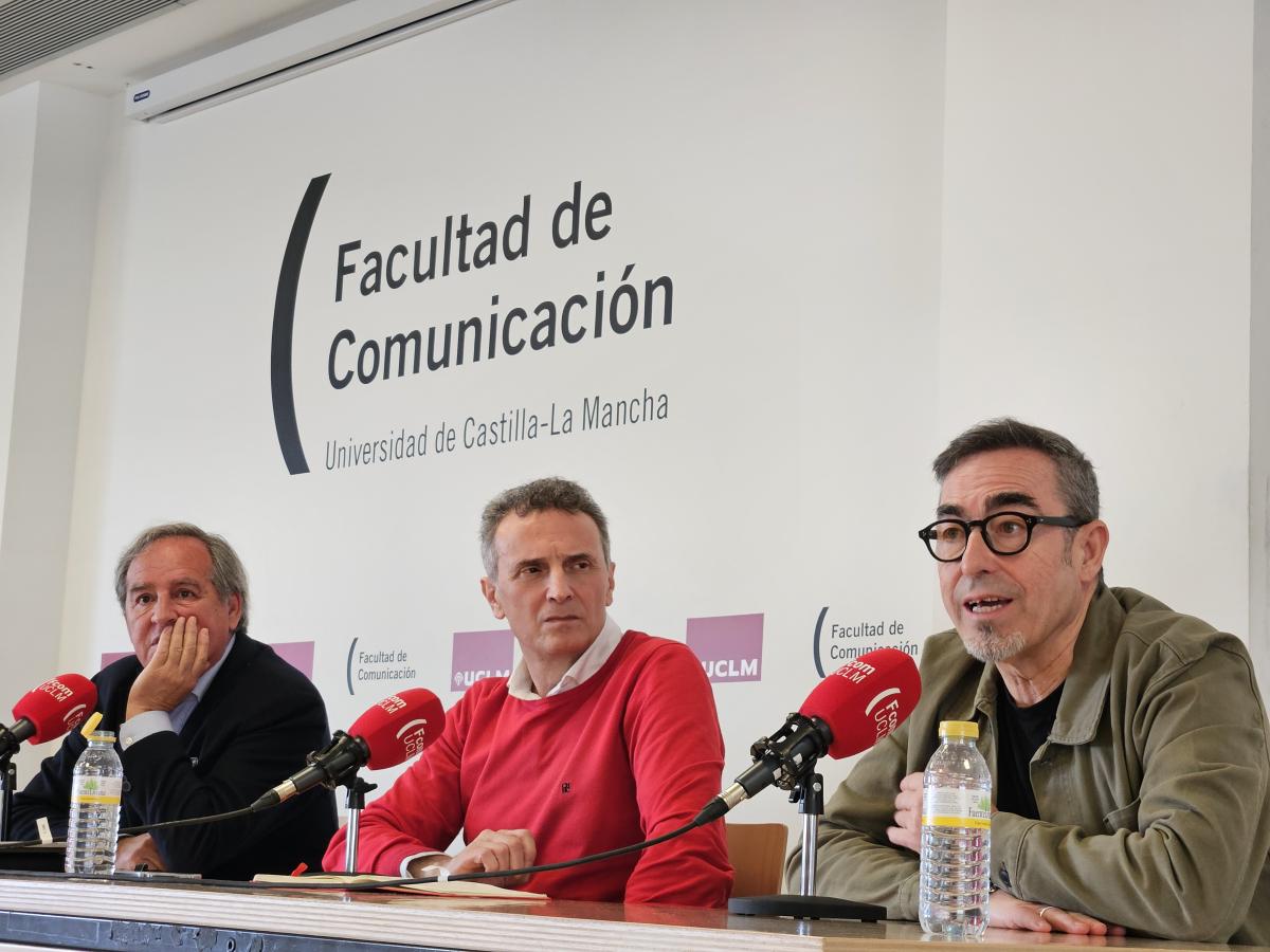 Paco de la Rosa, secretario general de CCOO CLM, ha participado en un encuentro con estudiantes de la Facultad de Comunicacin de Cuenca junto al presidente de CECAM, ngel Nicols