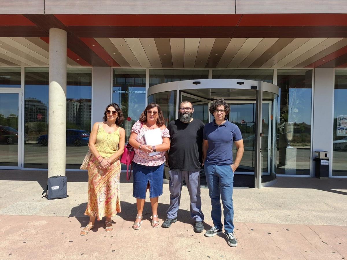 Responsables de CCOO al término de la reunión del Hotel Palacio