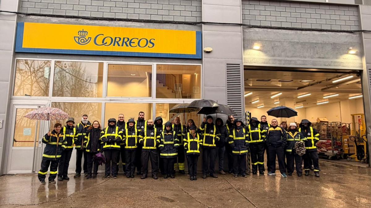 Concentración en solidaridad con los compañeros de Correos Guadalajara