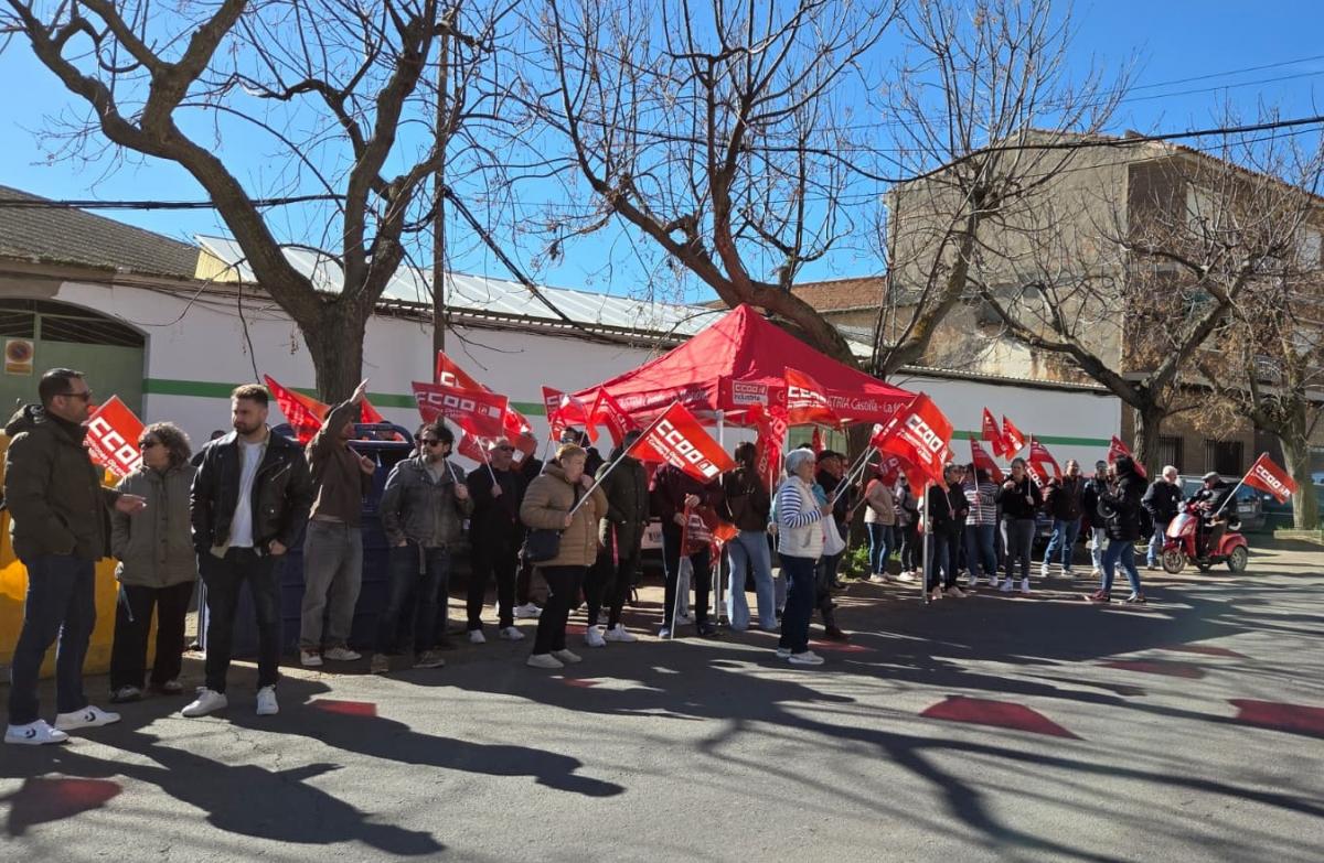 Concentración ante la empresa Conservas Huertas