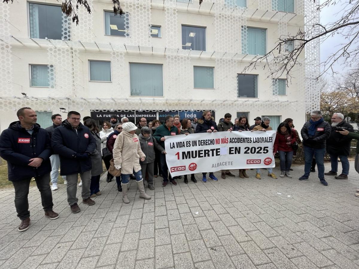 Imagen de la concentracin por la muerte de un trabajador en Albacete