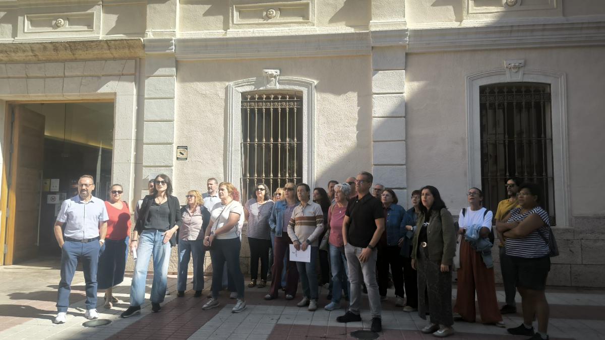 Concentración por la no cobertura de las bajas laborales en el Museo Provincial