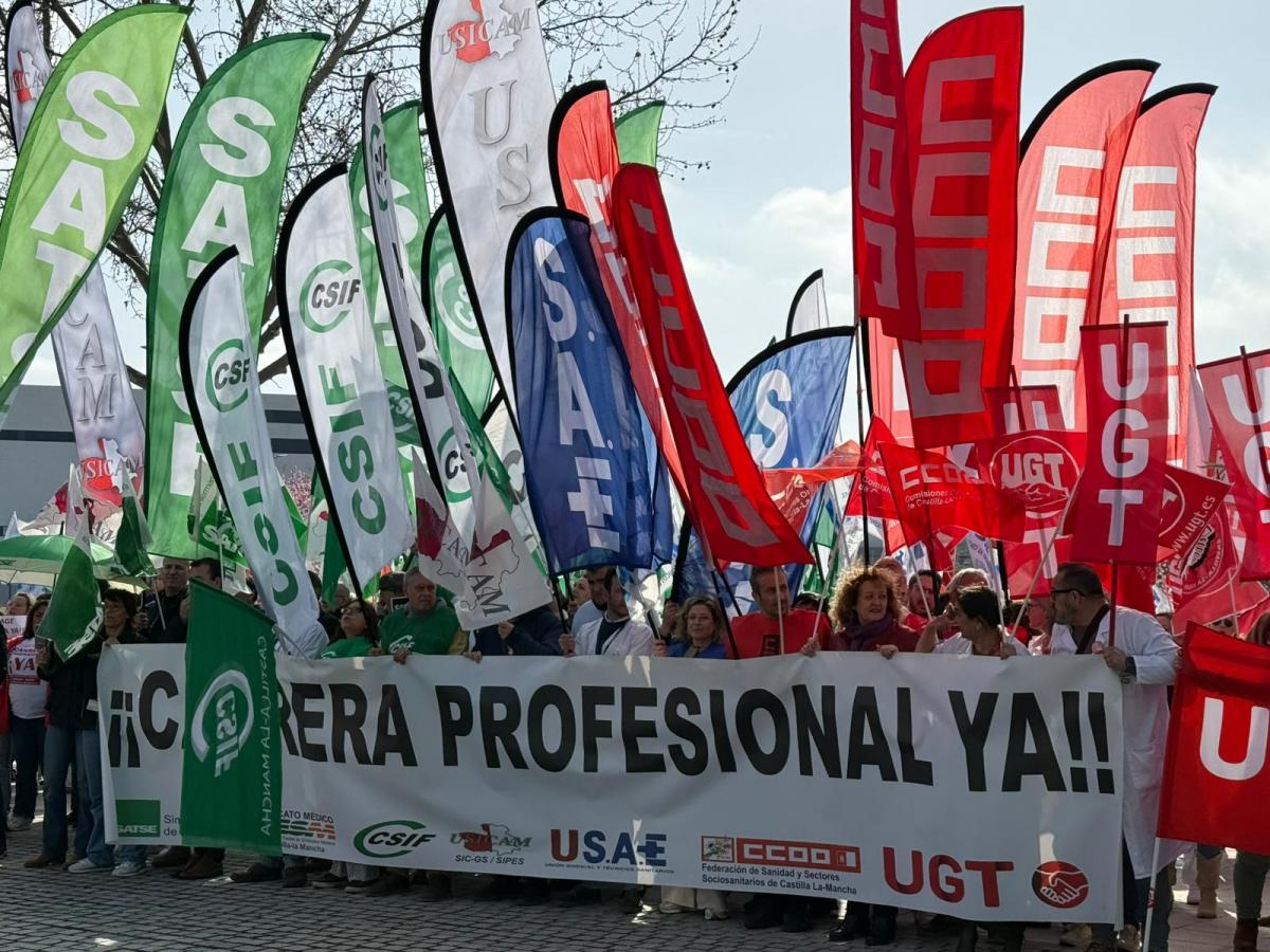 Movilización en Toledo para exigir la recuperación de la carrera profesional en el SESCAM