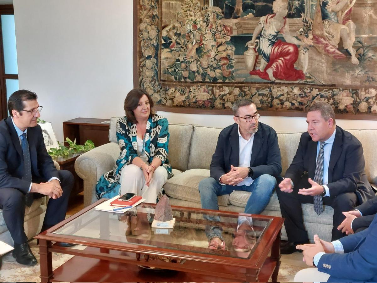 Primera reunión de la legislatura entre el presidente de Castilla-La Mancha y los representantes de los agentes sociales