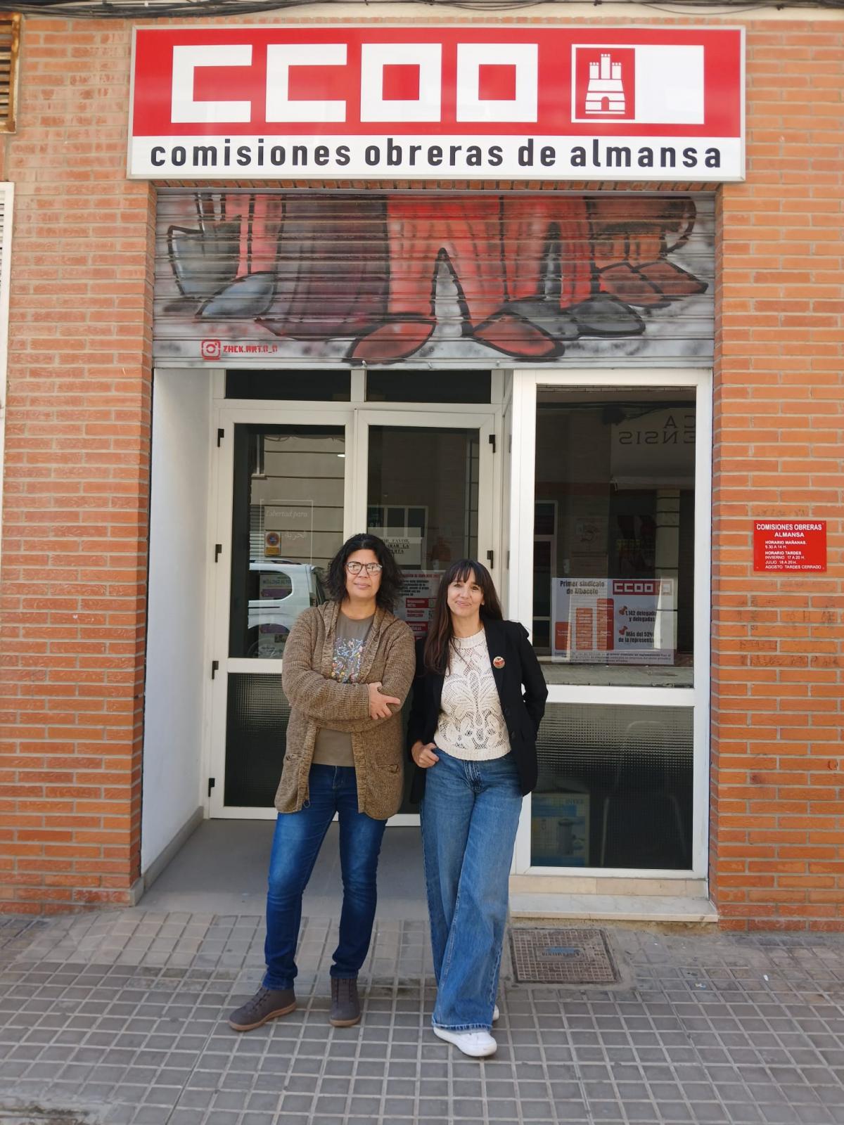 Las responsables de CCOO en Almansa y la secretaria de Empleo de CCOO Albacete