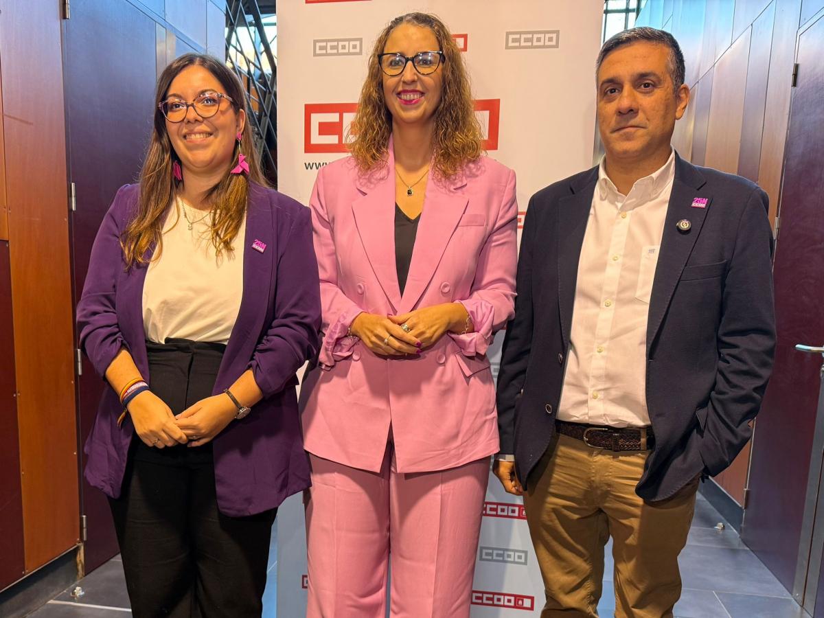 Javier Ortega y Ana Villaseñor junto a la consejera de Igualdad (C)