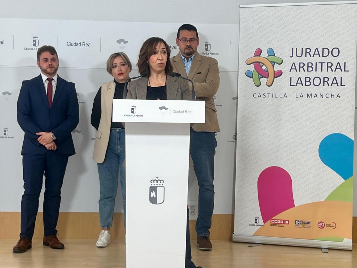 Esther Serrano durante su intervención en la jornada de presentación del balance de actividad del Jurado Arbitral Laboral en Ciudad Real