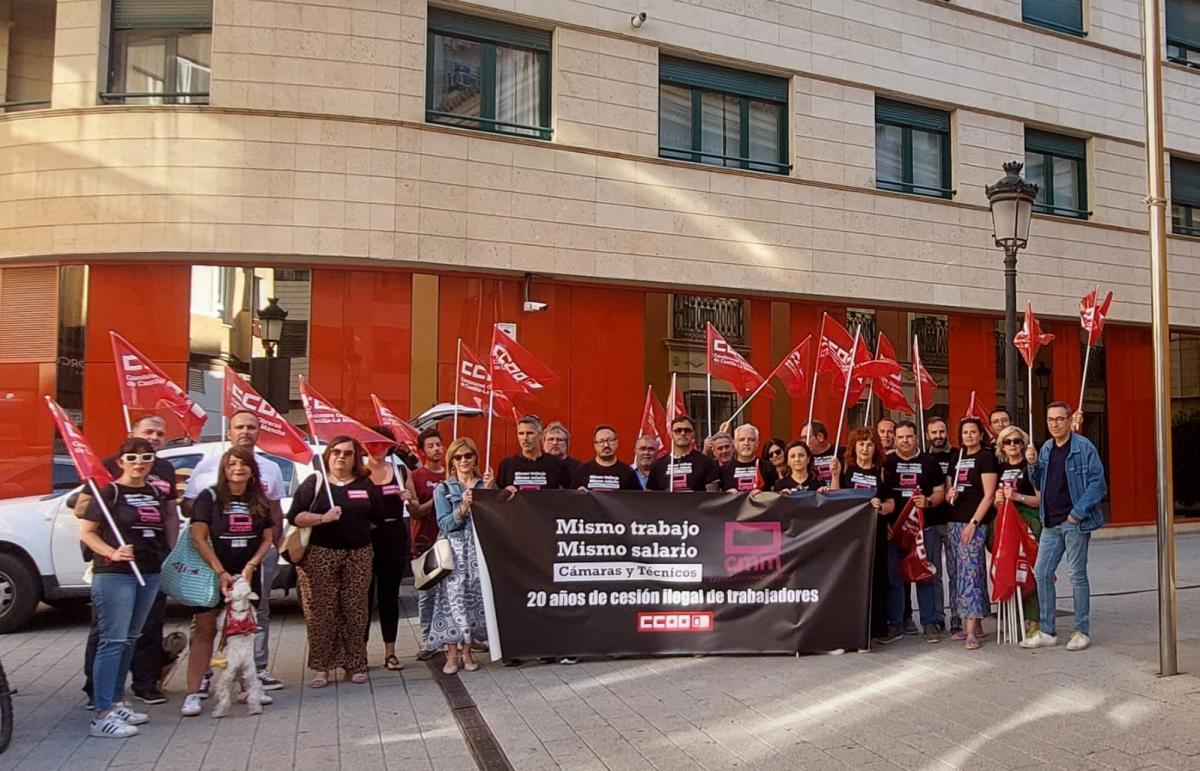 Movilizacin junto a la sede provincial del Gobierno de Castilla-La Mancha en Albacete