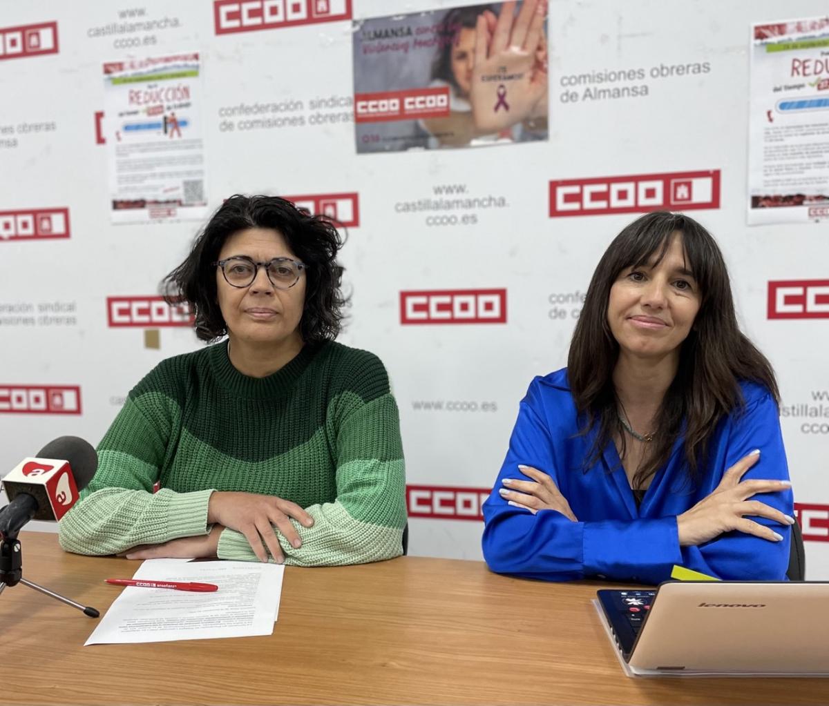Rosario Martnez (Izq.) junto a Gracia Martnez (dcha.) en la rueda de prensa