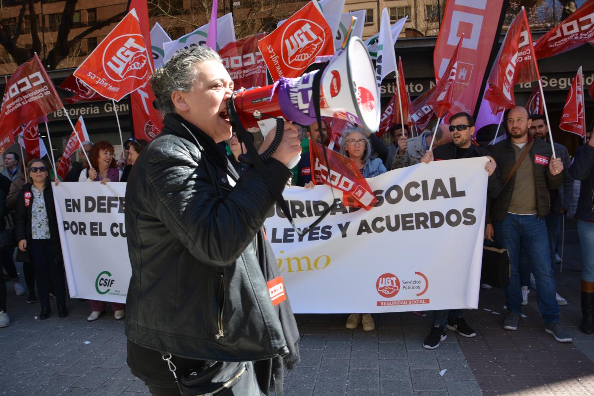 Sindicatos y personal de la Seguridad Social se manifiestan en Albacete ante la falta de soluciones al caos en el servicio