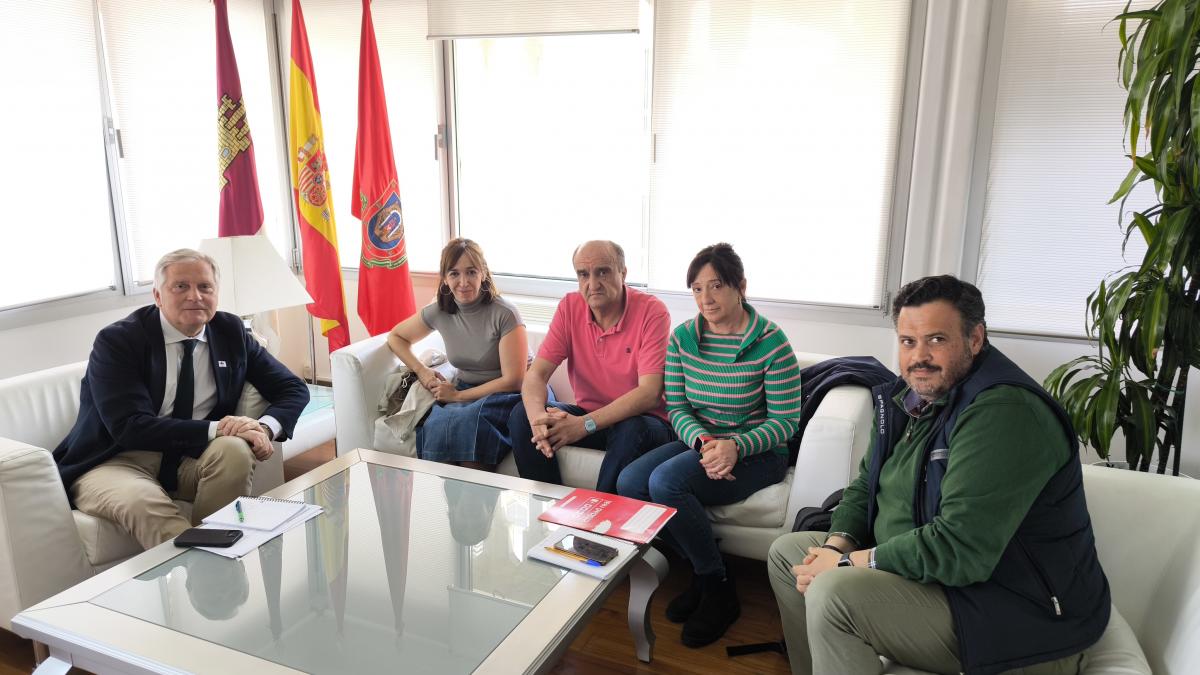 Reunin de representantes de CCOO con el alcalde de Ciudad Real