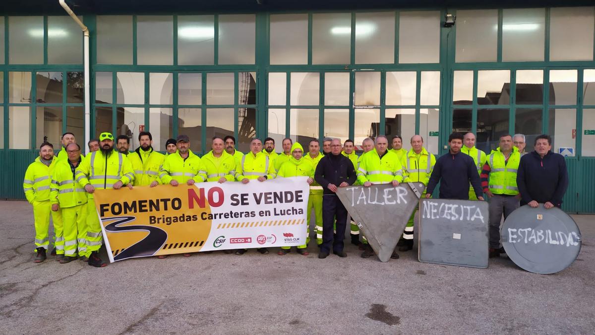 Protesta contra la supresin de una plaza en el taller de Fomento de Cuenca