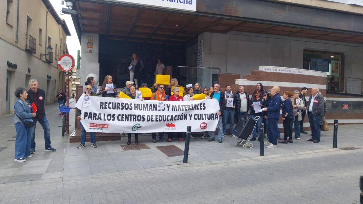 El personal laboral de Educacin en Guadalajara de moviliza para exigir la cobertura de plazas vacantes y bajas por IT