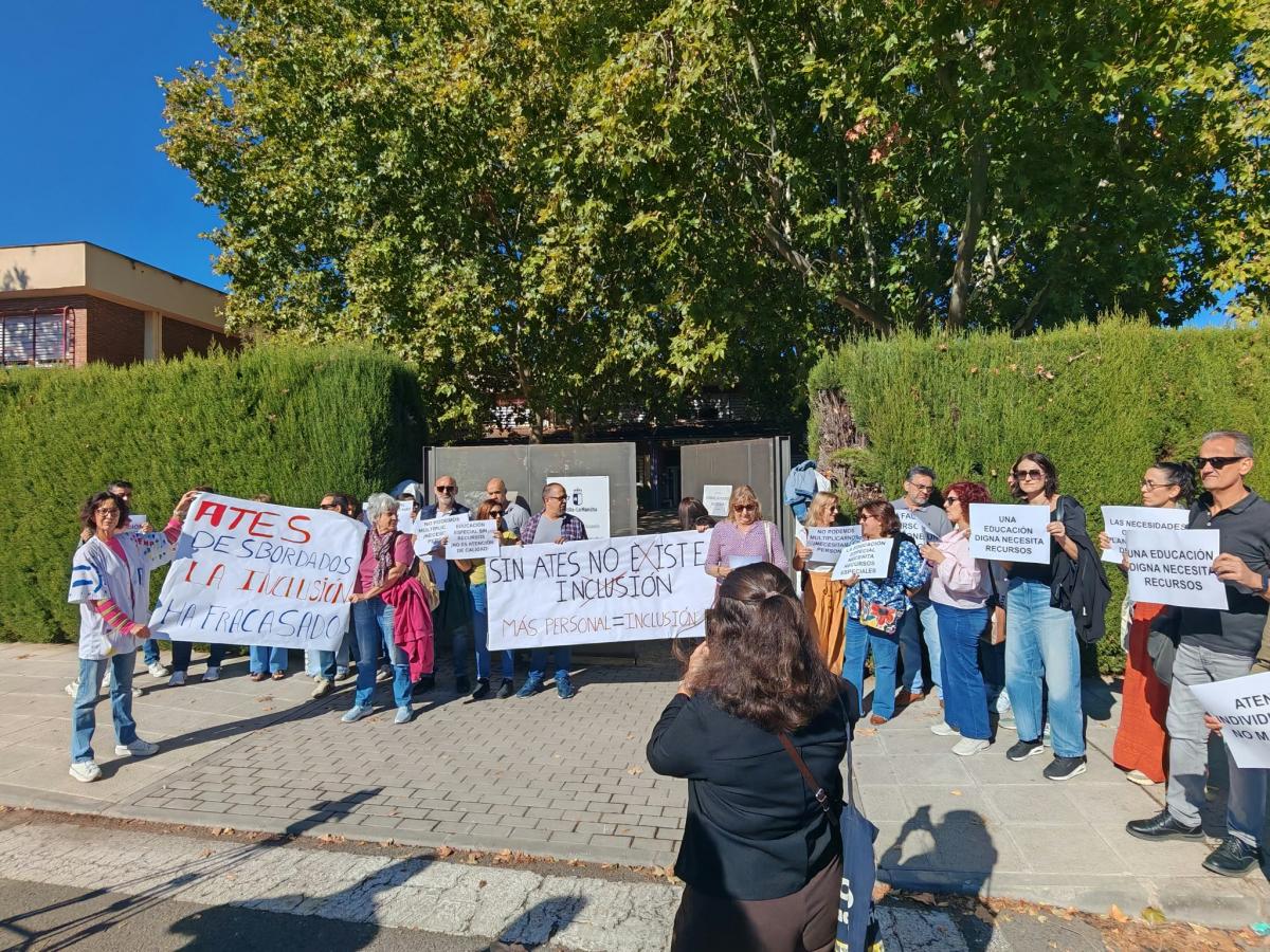 Concentración en el CEE Puerta de Santa María de Ciudad Real
